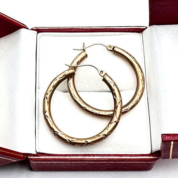 10K Yellow Gold Etched Design 1 Inch Hoop Pierced Earrings - Picture 3 of 6